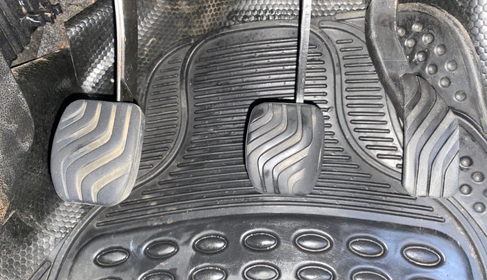 2017 Renault Kwid CLIMBER 1.0, Petrol, Manual, 1,12,993 km, Pedals