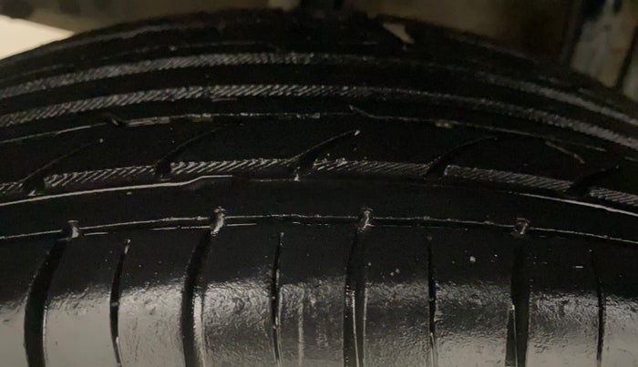 2017 Renault Kwid CLIMBER 1.0, Petrol, Manual, 1,12,993 km, Right Rear Tyre Tread