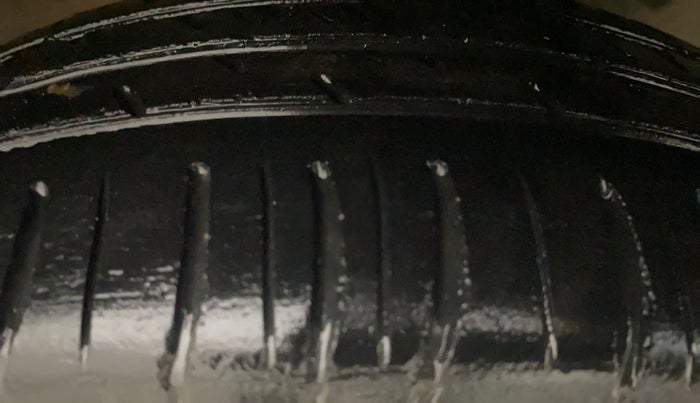 2017 Renault Kwid CLIMBER 1.0, Petrol, Manual, 1,12,993 km, Right Front Tyre Tread