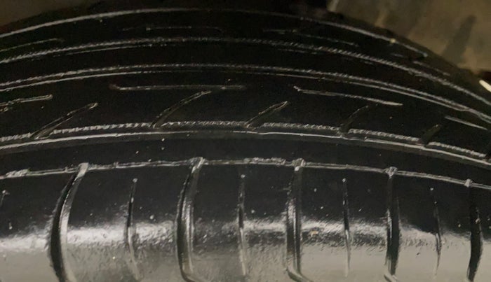 2017 Renault Kwid CLIMBER 1.0, Petrol, Manual, 1,12,993 km, Left Rear Tyre Tread