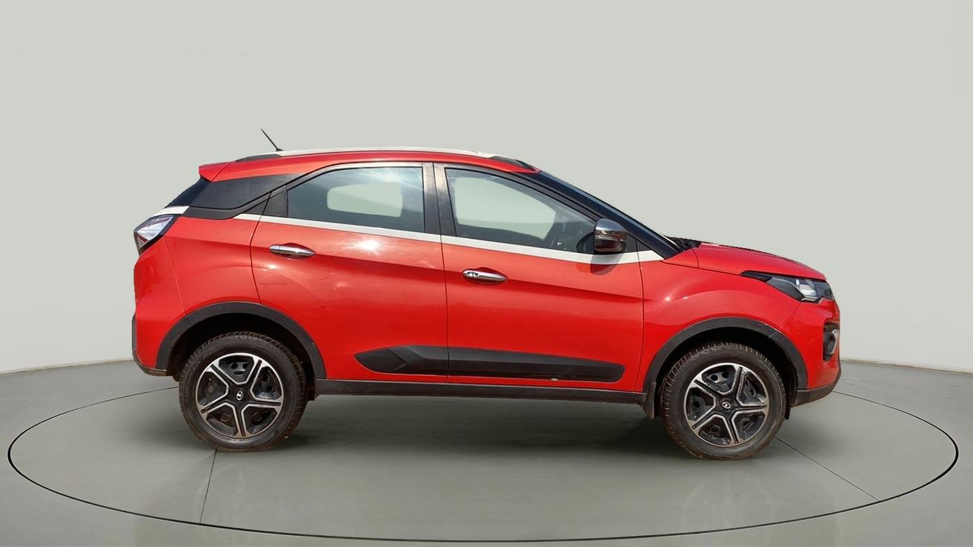 2020 Tata NEXON XM SUNROOF PETROL, Petrol, Manual, 25,621 km, Right Side View