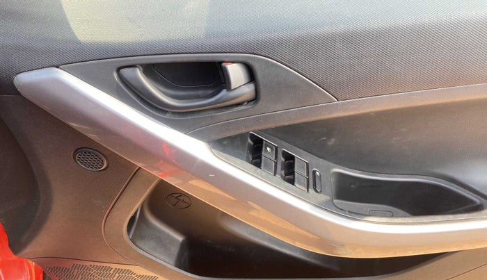 2020 Tata NEXON XM SUNROOF PETROL, Petrol, Manual, 25,621 km, Driver Side Door Panels Control
