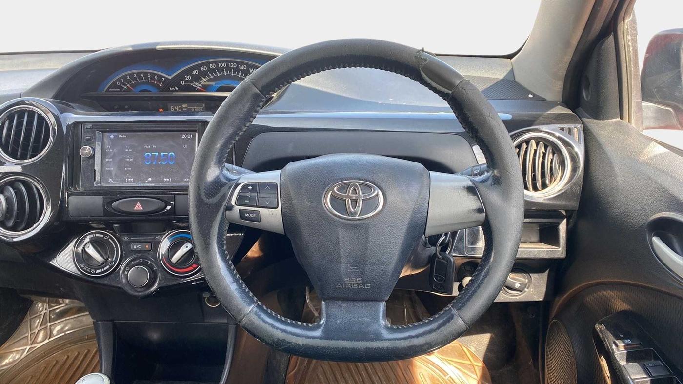 2015 Toyota Etios CROSS 1.4 VD, Diesel, Manual, 81,919 km, Steering Wheel Close Up