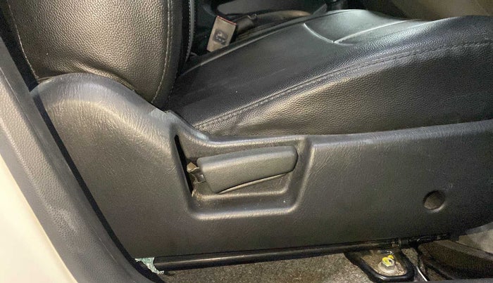 2022 Maruti Alto VXI, Petrol, Manual, 27,984 km, Driver Side Adjustment Panel
