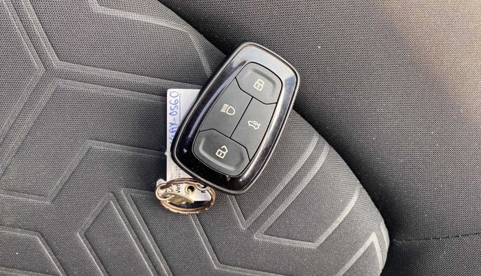 2020 Tata NEXON XZ PLUS (O) PETROL DUAL TONE, Petrol, Manual, 27,058 km, Key Close Up