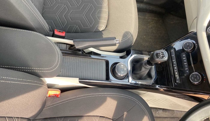2020 Tata NEXON XZ PLUS (O) PETROL DUAL TONE, Petrol, Manual, 27,058 km, Gear Lever