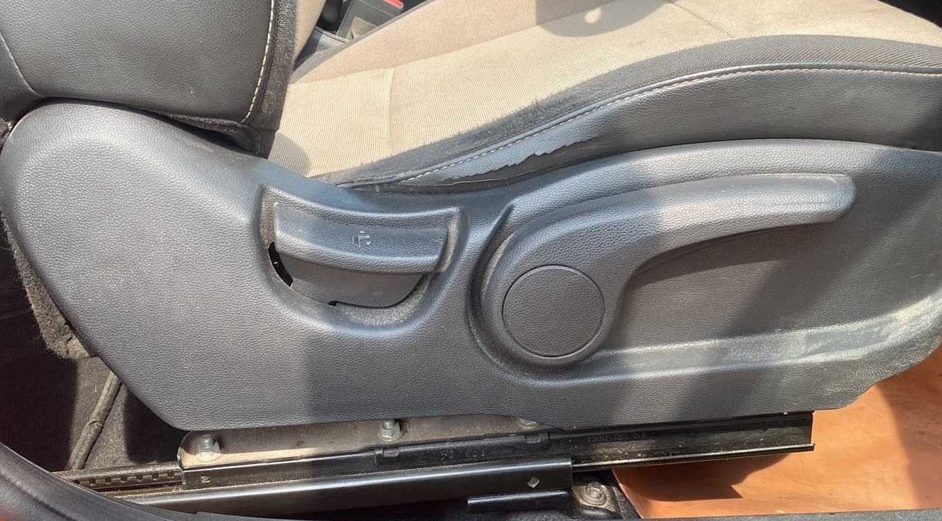 2015 Hyundai Elite i20 SPORTZ 1.4 CRDI, Diesel, Manual, 88,372 km, Driver Side Adjustment Panel