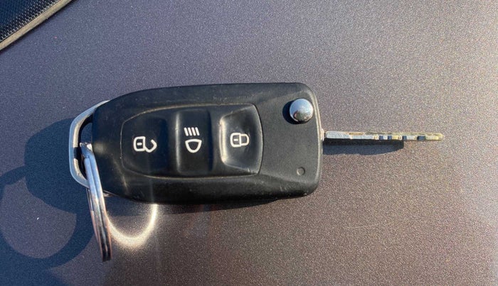 2017 Tata Tiago XZ PETROL, Petrol, Manual, 59,855 km, Key Close Up