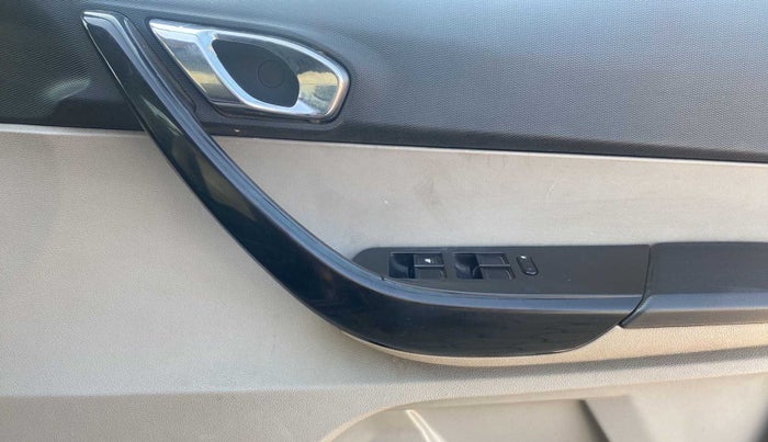 2017 Tata Tiago XZ PETROL, Petrol, Manual, 59,855 km, Driver Side Door Panels Control