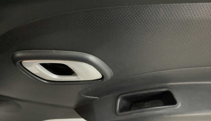 2018 Datsun Redi Go T (O), Petrol, Manual, 86,263 km, Driver Side Door Panels Control