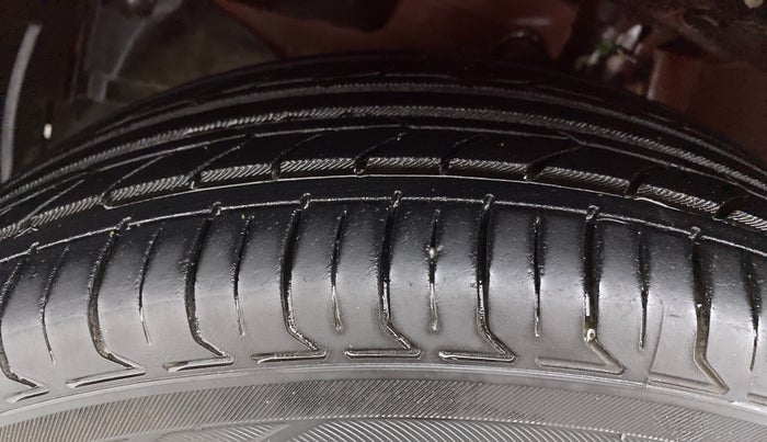 2011 Honda Jazz 1.2L I-VTEC SELECT, CNG, Manual, 97,831 km, Left Front Tyre Tread