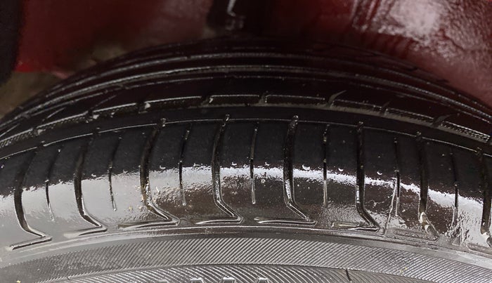 2011 Honda Jazz 1.2L I-VTEC SELECT, CNG, Manual, 97,831 km, Right Rear Tyre Tread