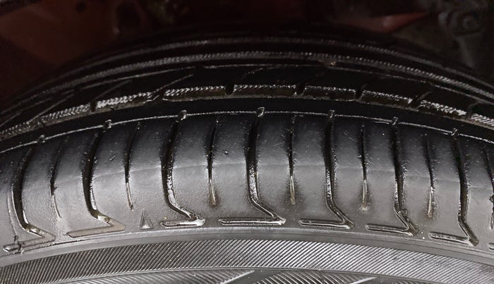 2011 Honda Jazz 1.2L I-VTEC SELECT, CNG, Manual, 97,831 km, Right Front Tyre Tread