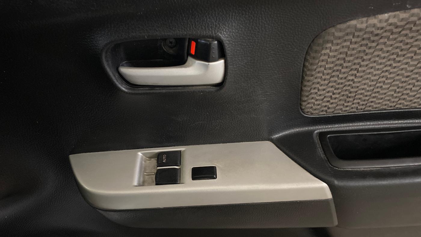 2015 Maruti Wagon R 1.0 LXI CNG, CNG, Manual, 1,22,030 km, Driver Side Door Panels Control