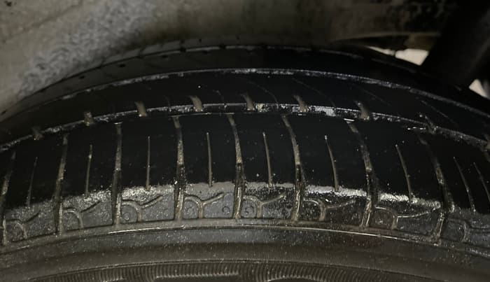 2015 Maruti Wagon R 1.0 LXI CNG, CNG, Manual, 1,22,030 km, Left Rear Tyre Tread