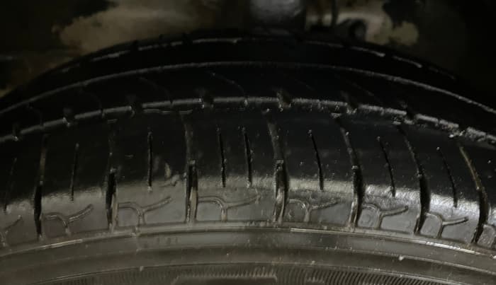 2015 Maruti Wagon R 1.0 LXI CNG, CNG, Manual, 1,22,030 km, Left Front Tyre Tread