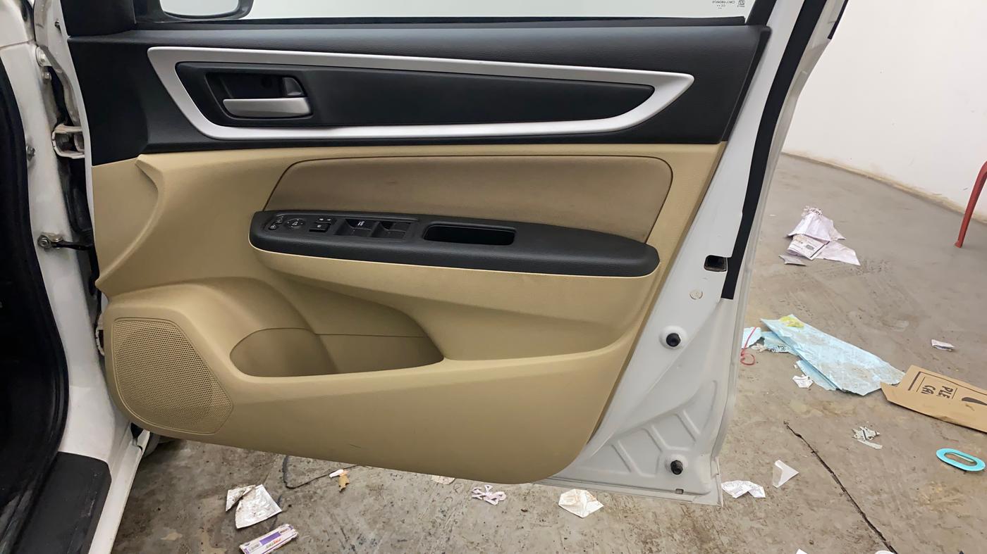 2022 Honda Amaze 1.2L I-VTEC VX CVT, Petrol, Automatic, 40,028 km, Driver Side Door Panels Control