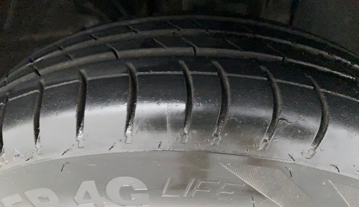 2016 Renault Kwid RXT 0.8, Petrol, Manual, 50,243 km, Right Front Tyre Tread