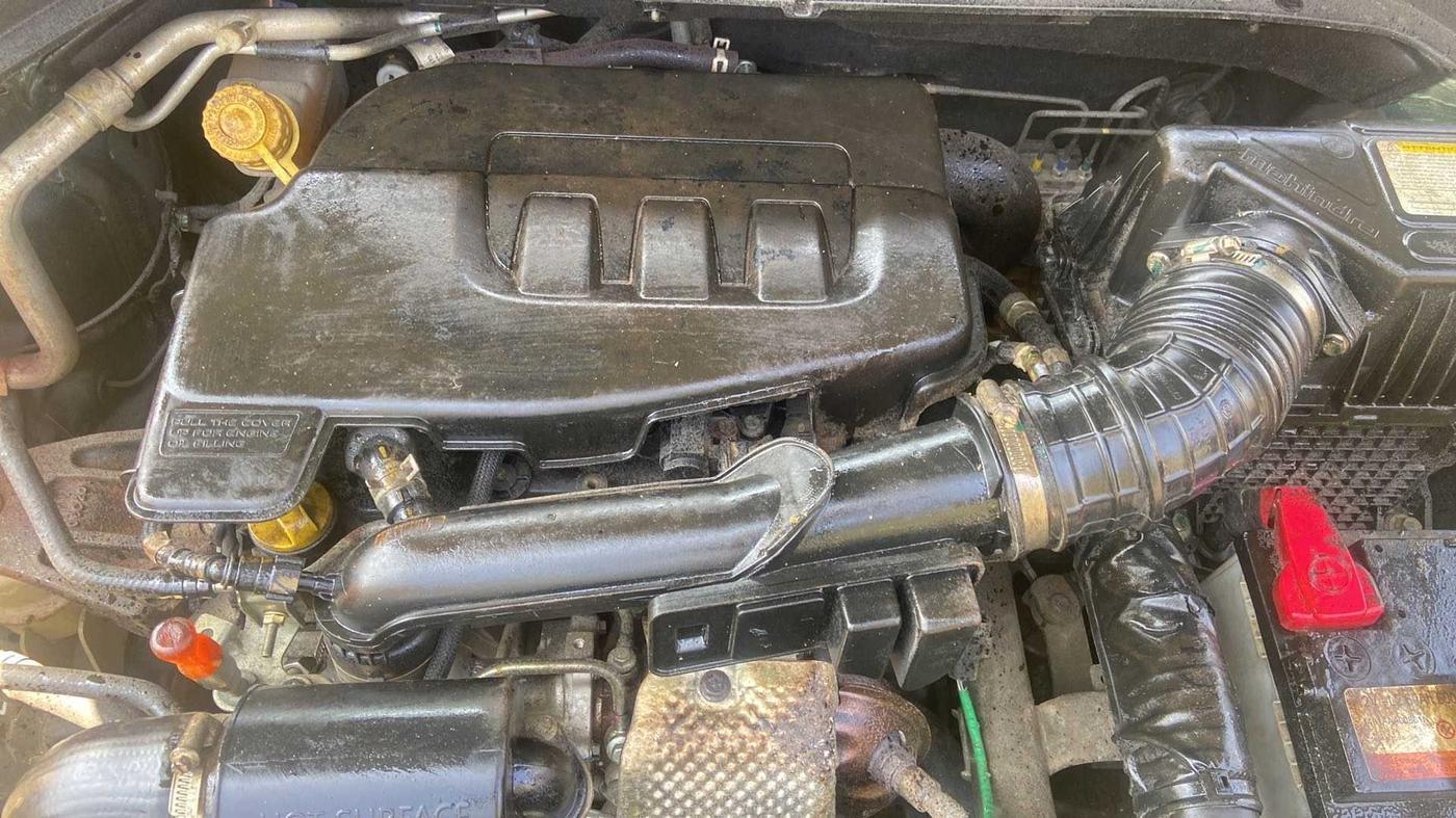 2020 Mahindra XUV300 W6 1.2 PETROL, Petrol, Manual, 7,785 km, Open Bonet