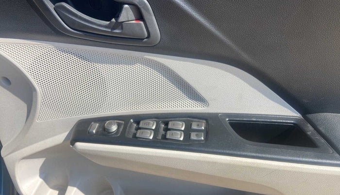 2020 Mahindra XUV300 W6 1.2 PETROL, Petrol, Manual, 7,785 km, Driver Side Door Panels Control