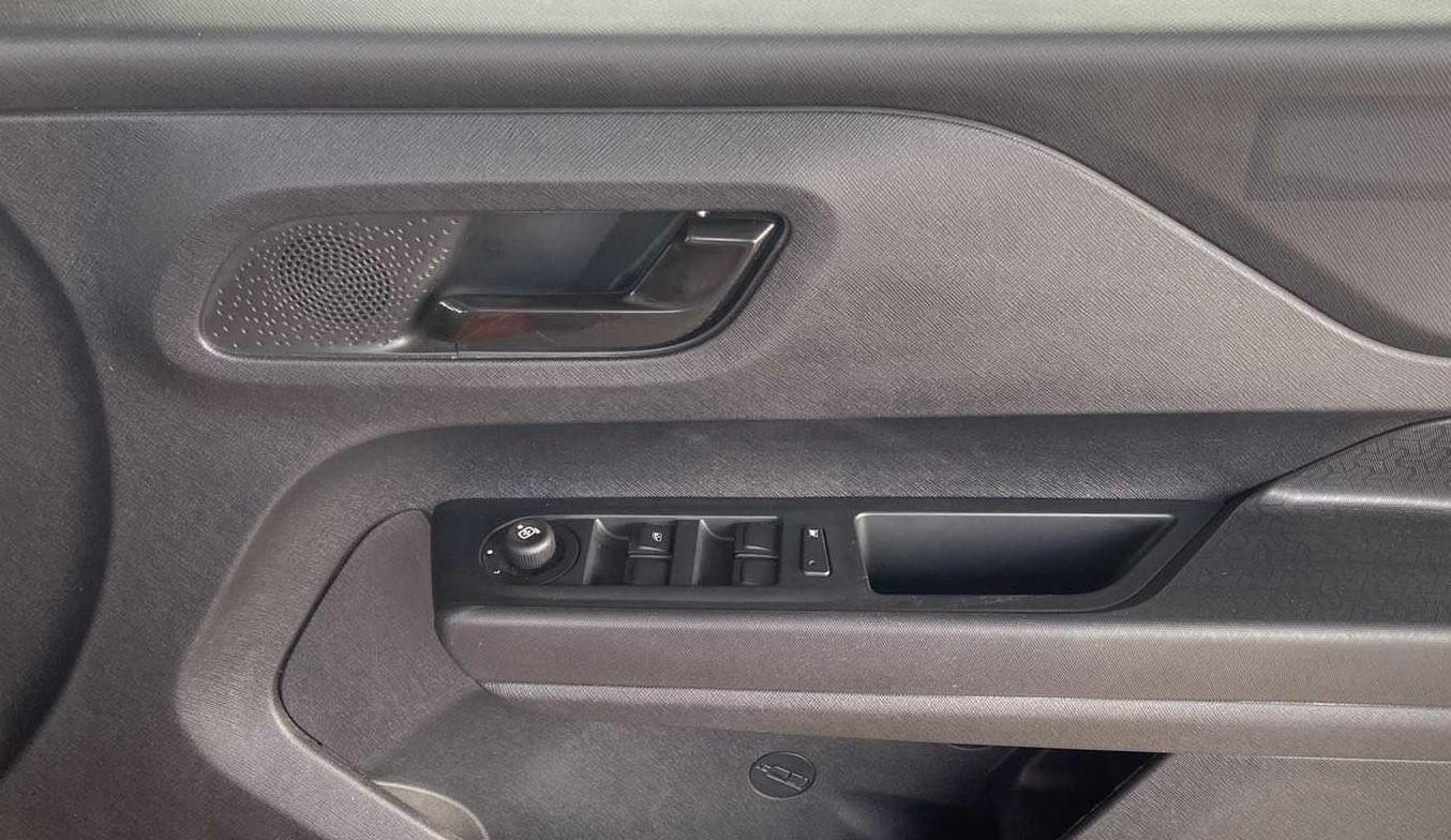 2022 Tata PUNCH ADVENTURE AMT, Petrol, Automatic, 11,890 km, Driver Side Door Panels Control