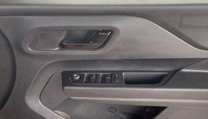 2022 Tata PUNCH ADVENTURE AMT, Petrol, Automatic, 11,890 km, Driver Side Door Panels Control