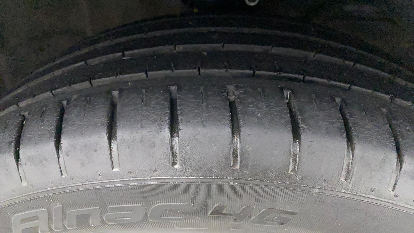 2018 Maruti Baleno ZETA CVT PETROL 1.2, Petrol, Automatic, 30,728 km, Right Front Tyre Tread