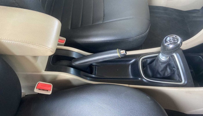 2019 Maruti Ciaz ALPHA DIESEL 1.5, Diesel, Manual, 39,863 km, Gear Lever