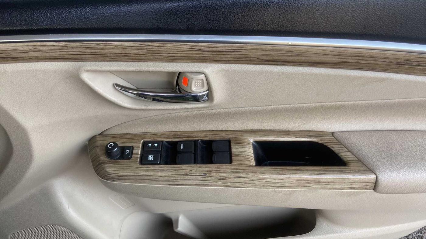 2019 Maruti Ciaz ALPHA DIESEL 1.5, Diesel, Manual, 39,863 km, Driver Side Door Panels Control