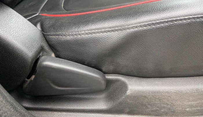 2020 Renault Kwid CLIMBER 1.0 AMT (O), Petrol, Automatic, 33,019 km, Driver Side Adjustment Panel