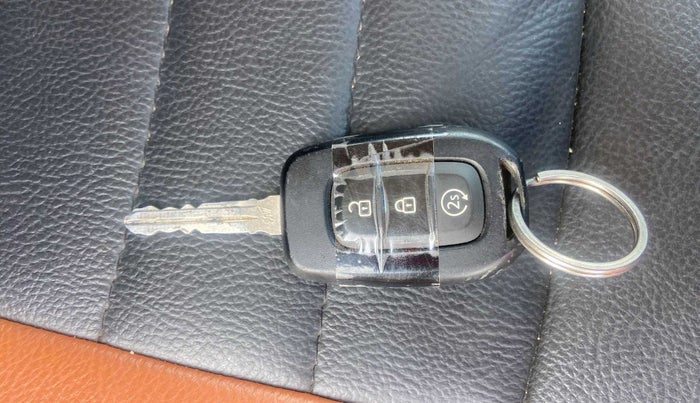 2021 Renault Duster RXZ 1.3 TURBO PETROL MT, Petrol, Manual, 22,588 km, Key Close Up