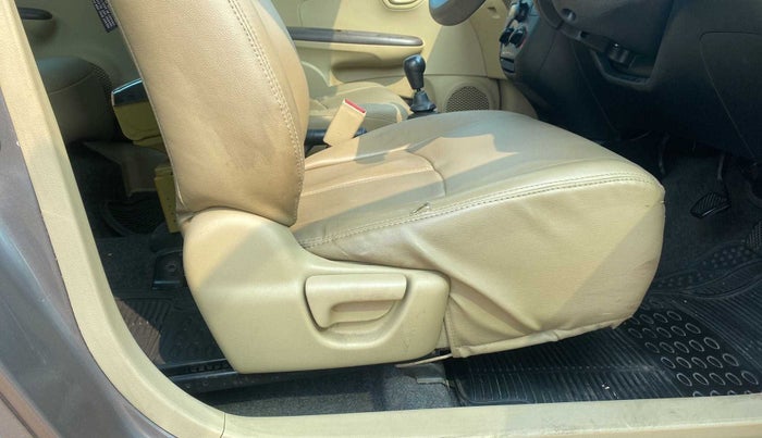 2013 Honda Brio S MT, Petrol, Manual, 86,363 km, Driver Side Adjustment Panel