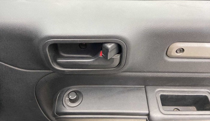 2021 Mahindra Thar LX PETROL HT 4WD AT, Petrol, Automatic, 47,241 km, Driver Side Door Panels Control