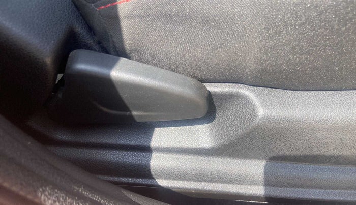 2020 Renault Kwid RXT 1.0 AMT, Petrol, Automatic, 12,314 km, Driver Side Adjustment Panel