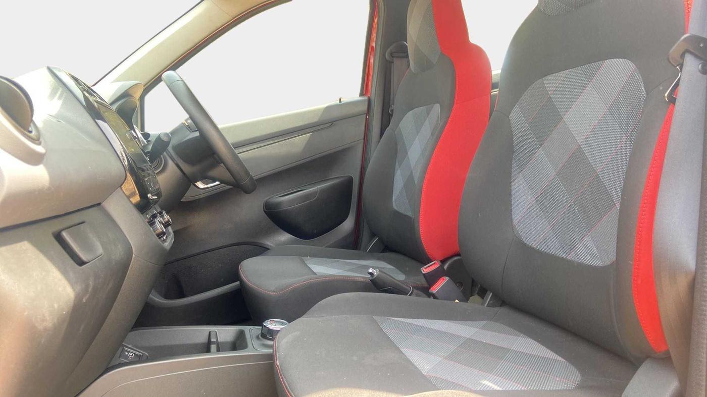 2020 Renault Kwid RXT 1.0 AMT, Petrol, Automatic, 12,314 km, Right Side Front Door Cabin