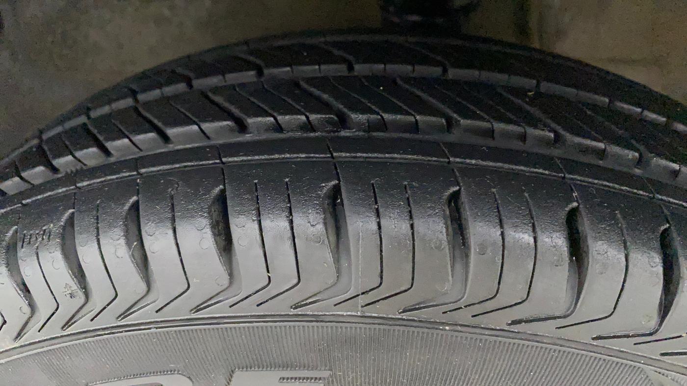 2017 Maruti Alto 800 LXI O, Petrol, Manual, 84,448 km, Left Front Tyre Tread