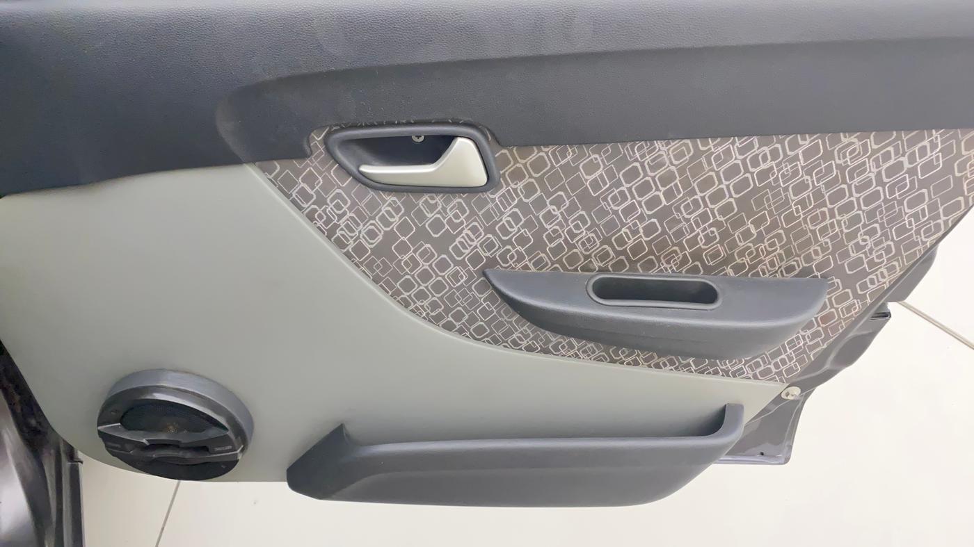 2017 Maruti Alto 800 LXI O, Petrol, Manual, 84,448 km, Driver Side Door Panels Control