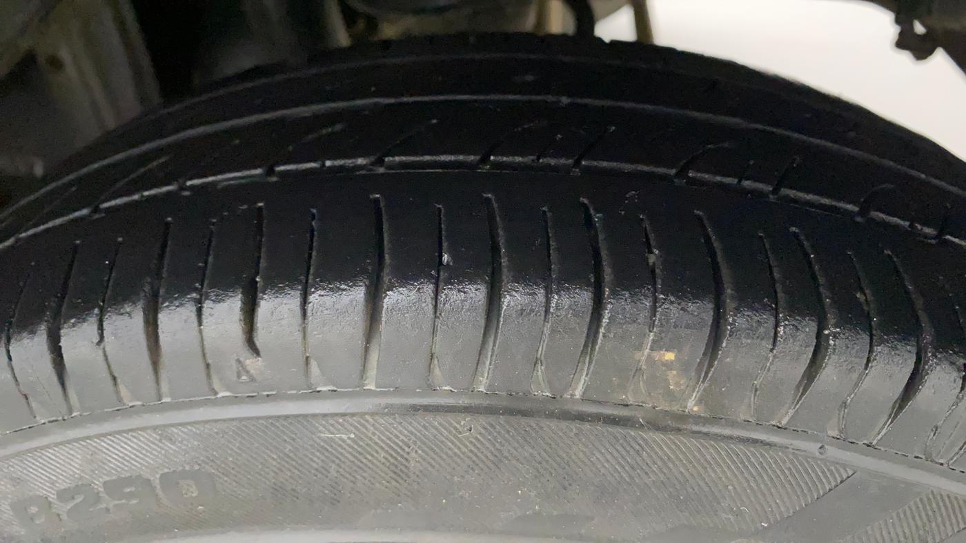 2017 Maruti Alto 800 LXI O, Petrol, Manual, 84,448 km, Left Rear Tyre Tread