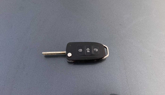 2022 Tata NEXON XM SUNROOF PETROL, Petrol, Manual, 29,241 km, Key Close Up
