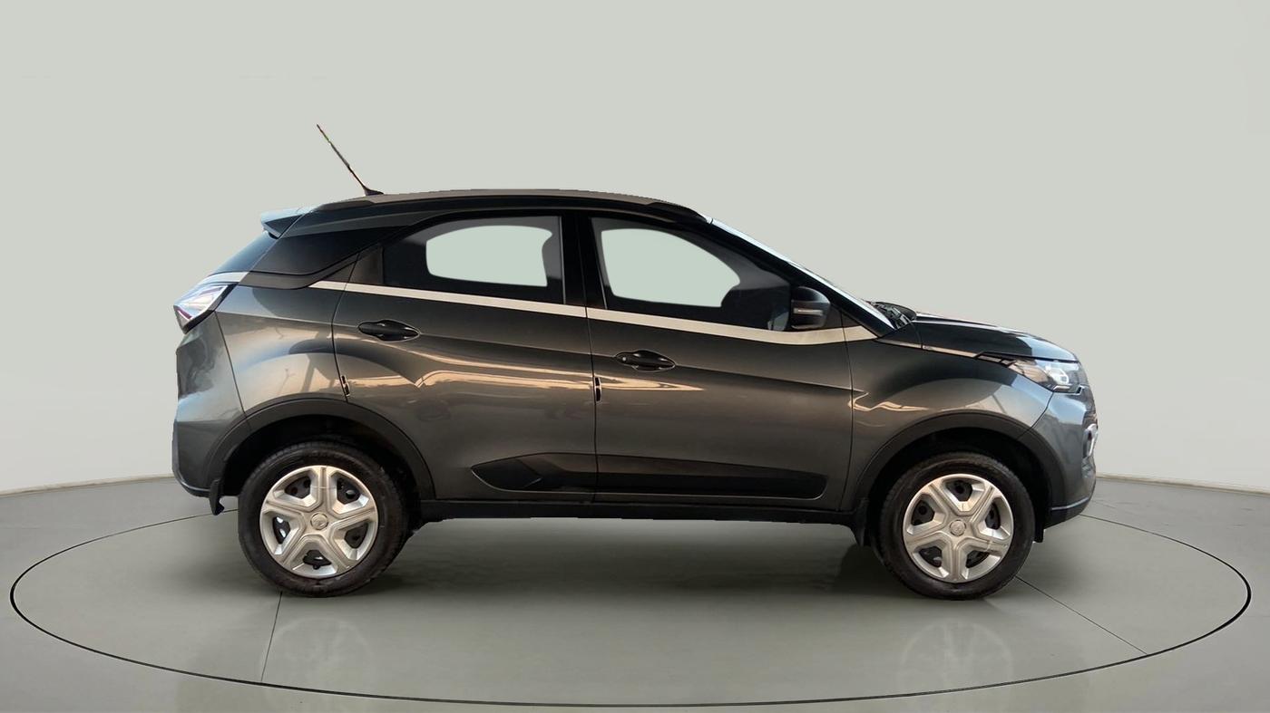 2022 Tata NEXON XM SUNROOF PETROL, Petrol, Manual, 29,241 km, Right Side View