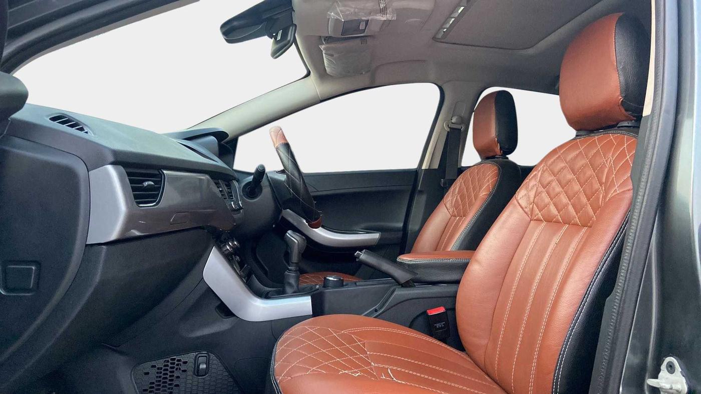 2022 Tata NEXON XM SUNROOF PETROL, Petrol, Manual, 29,241 km, Right Side Front Door Cabin