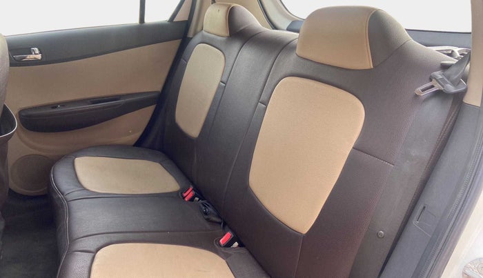2012 Hyundai i20 MAGNA (O) 1.2, CNG, Manual, 66,217 km, Right Side Rear Door Cabin