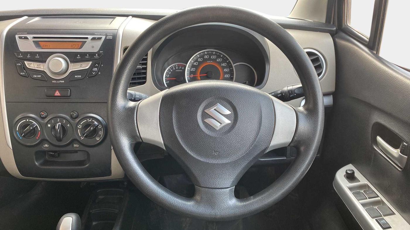 2016 Maruti Wagon R 1.0 VXI AMT, Petrol, Automatic, 28,016 km, Steering Wheel Close Up