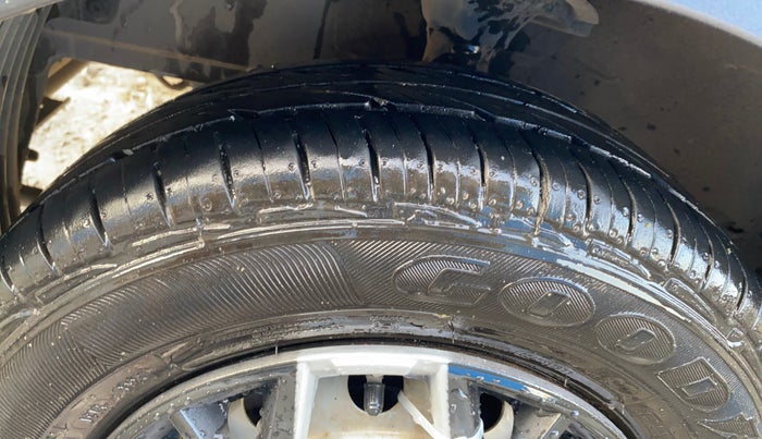 2016 Hyundai Eon ERA +, Petrol, Manual, 37,454 km, Left Front Tyre Tread