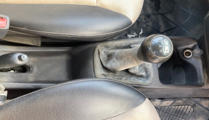 2016 Hyundai Eon ERA +, Petrol, Manual, 37,454 km, Gear Lever