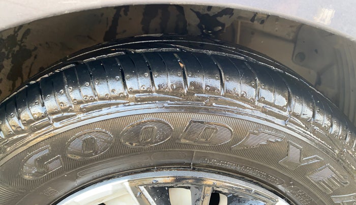 2016 Hyundai Eon ERA +, Petrol, Manual, 37,454 km, Right Front Tyre Tread