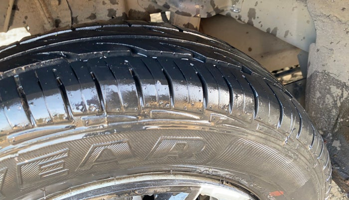 2016 Hyundai Eon ERA +, Petrol, Manual, 37,454 km, Right Rear Tyre Tread