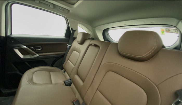 2021 Tata Harrier XZA PLUS 2.0L, Diesel, Automatic, 10,572 km, Right Side Rear Door Cabin
