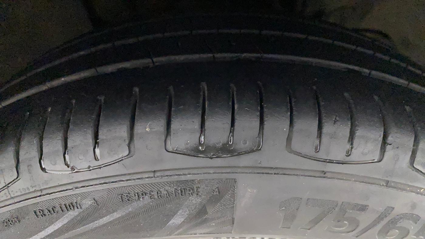 2017 Tata Tiago XZA PETROL, Petrol, Automatic, 80,364 km, Right Front Tyre Tread