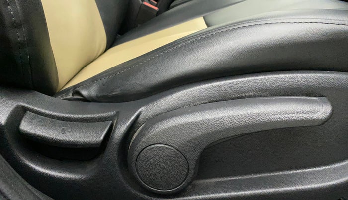 2016 Hyundai Elite i20 ASTA 1.2, Petrol, Manual, 24,818 km, Driver Side Adjustment Panel